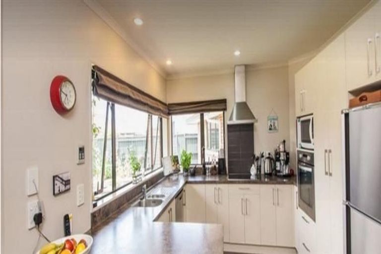 Photo of property in 4 Dryden Court, Kelvin Grove, Palmerston North, 4414