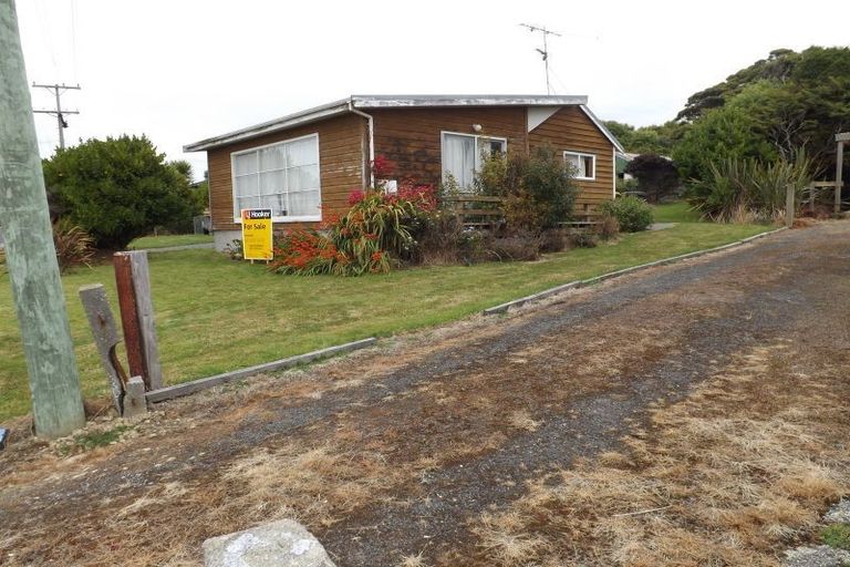 Photo of property in 4 Marine Terrace, Kaka Point, 9271