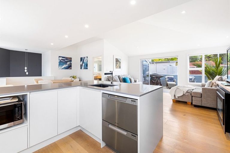 Photo of property in 3/28 Manly Esplanade, Browns Bay, Auckland, 0630