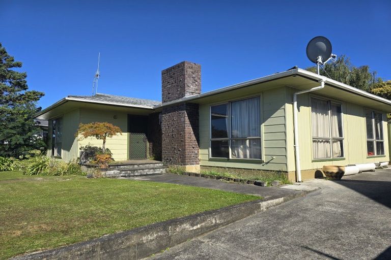 Photo of property in 41 Rhodes Drive, Kelvin Grove, Palmerston North, 4414