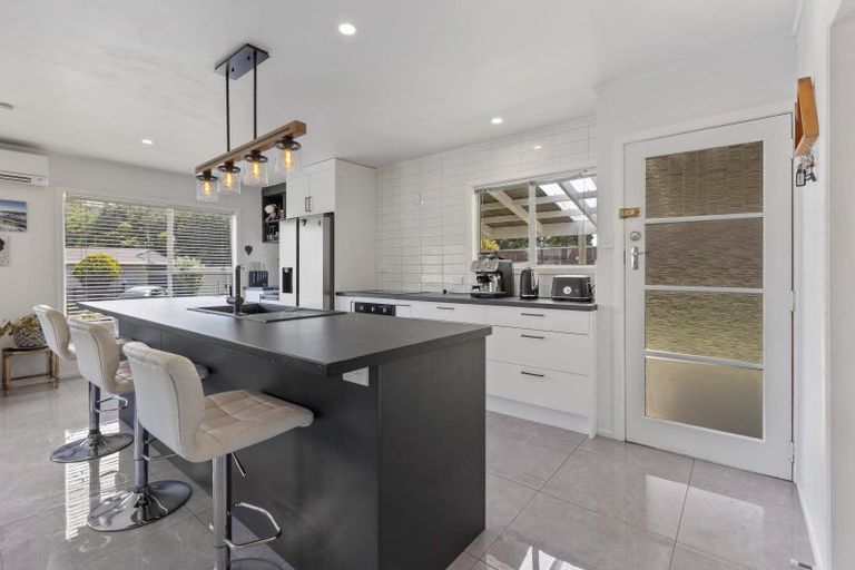 Photo of property in 1 Ross Place, Blagdon, New Plymouth, 4310