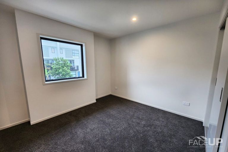 Photo of property in 86 Glidepath Road, Hobsonville, Auckland, 0616