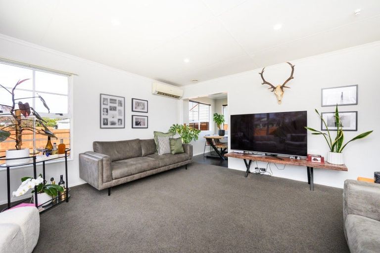 Photo of property in 35 Hillcrest Drive, Kelvin Grove, Palmerston North, 4414