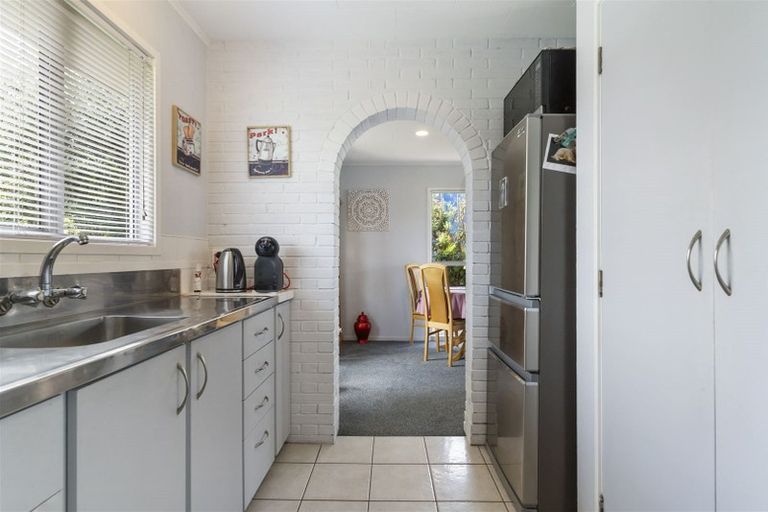 Photo of property in 7 Woodman Place, West Harbour, Auckland, 0618