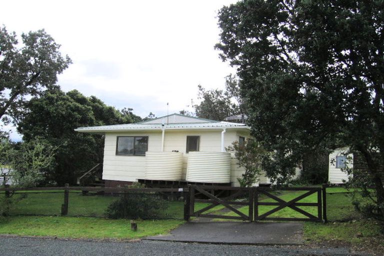 Photo of property in 22 Pioneer Crescent, Omaha, 0986