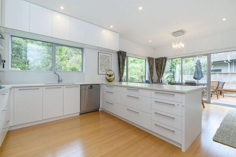 Photo of property in 6b Cronin Place, Beach Haven, Auckland, 0626