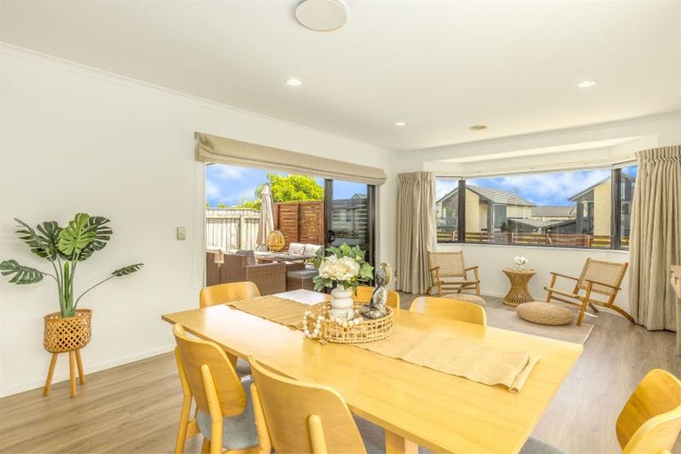 Photo of property in 22 Bluewater Place, Paraparaumu, 5032