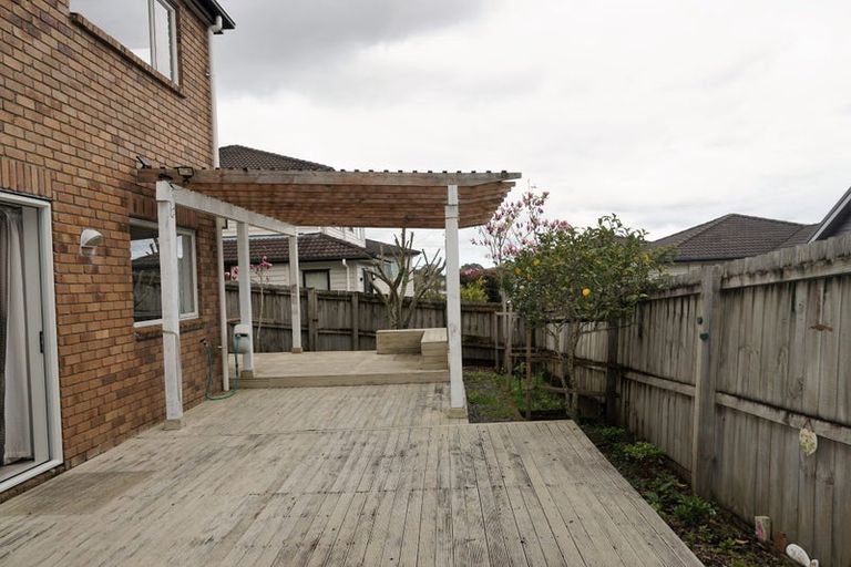 Photo of property in 18 Mulroy Place, Pinehill, Auckland, 0632