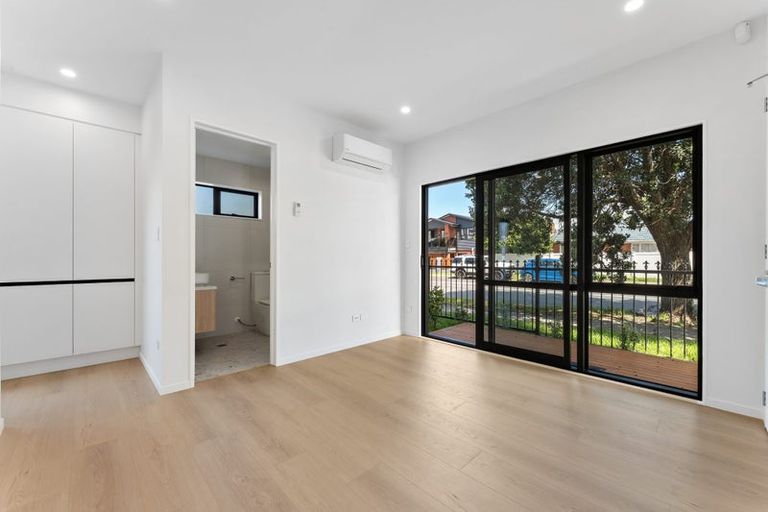 Photo of property in 729 Massey Road, Mangere, Auckland, 2022