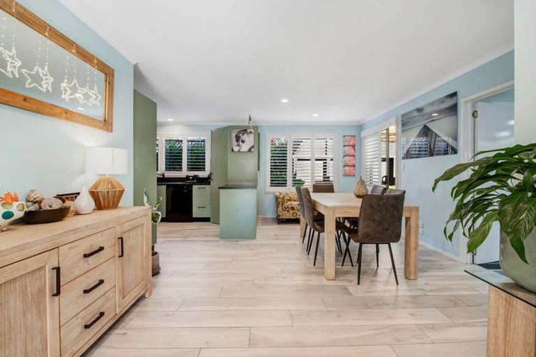 Photo of property in 6 Coral Court, Gulf Harbour, Whangaparaoa, 0930