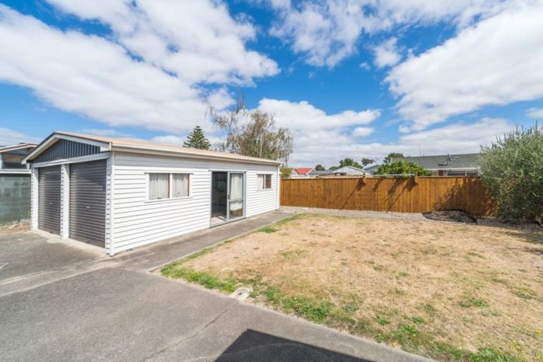 Photo of property in 18 Kowhai Avenue, Takaro, Palmerston North, 4410
