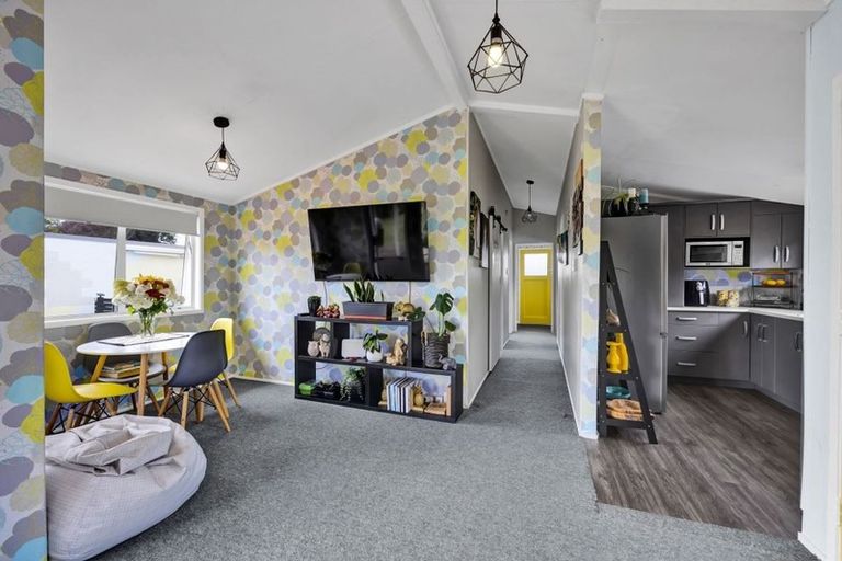 Photo of property in 8 Hughson Place, Opunake, 4616