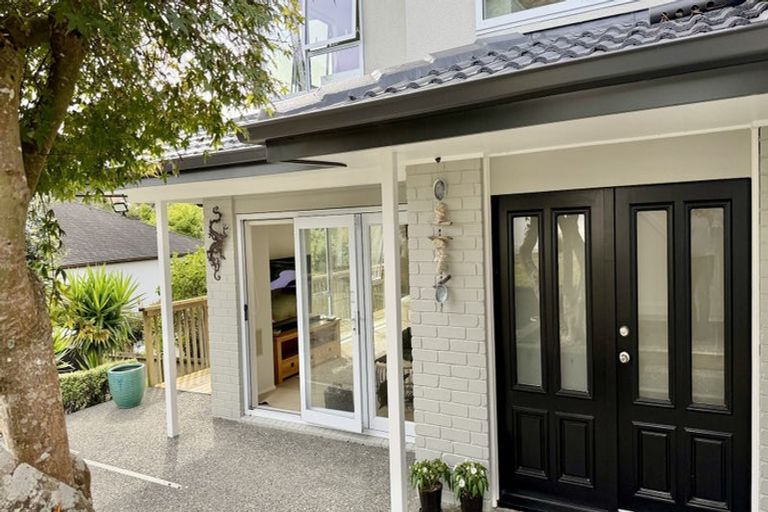 Photo of property in 42 Ravenstone Place, Chatswood, Auckland, 0626