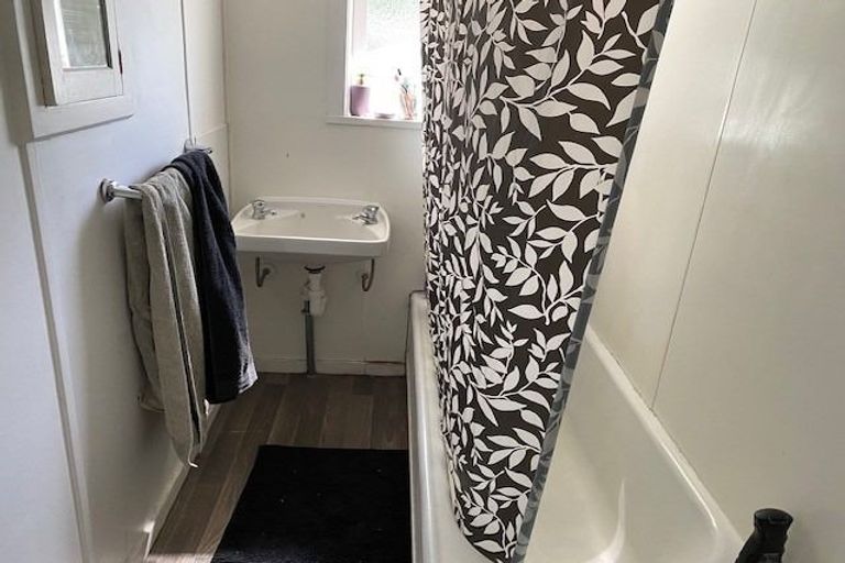 Photo of property in 22 Milton Road, Bluff Hill, Napier, 4110