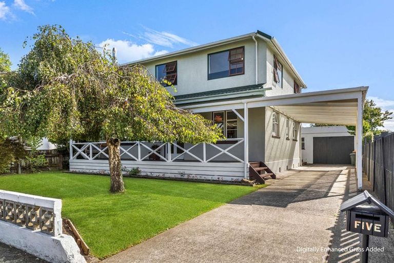 Photo of property in 5 Rangitira Avenue, Palmerston North, 4414