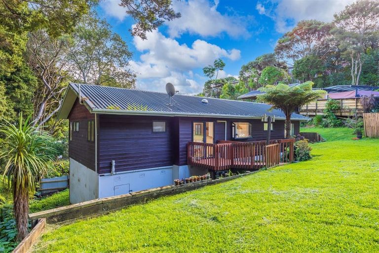 Photo of property in 2/9 Ridgewood Crescent, Birkenhead, Auckland, 0626