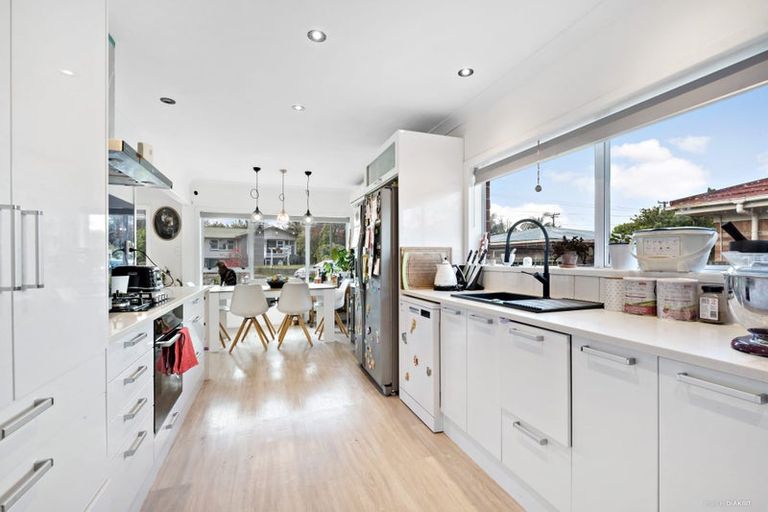 Photo of property in 16 Campbell Place, Papakura, 2110