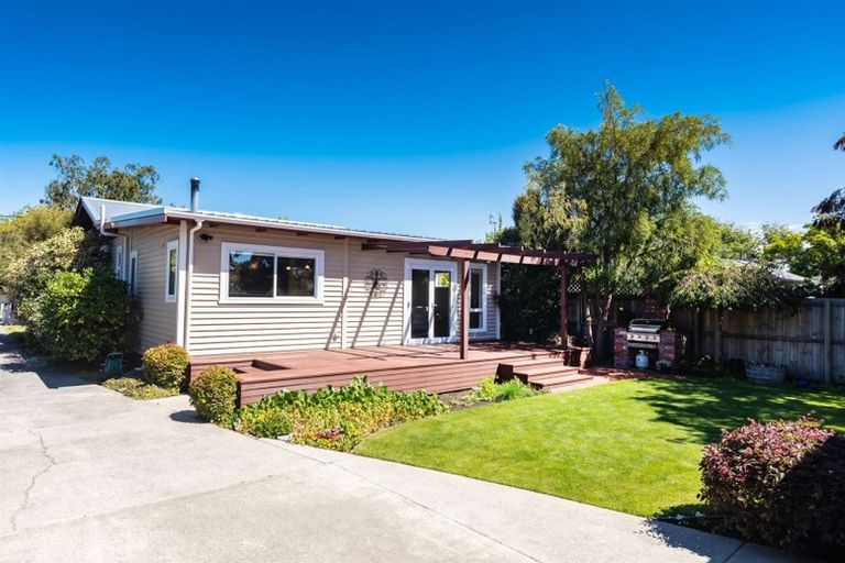 Photo of property in 57 Sandwich Road, Beckenham, Christchurch, 8023