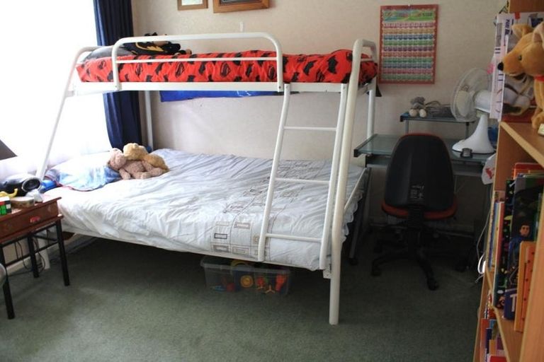 Photo of property in 1/5 Halberg Street, Glenfield, Auckland, 0629