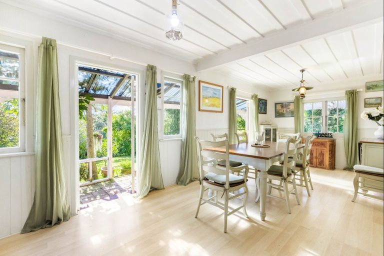 Photo of property in 98 Hanham Road, Kumeu, 0891