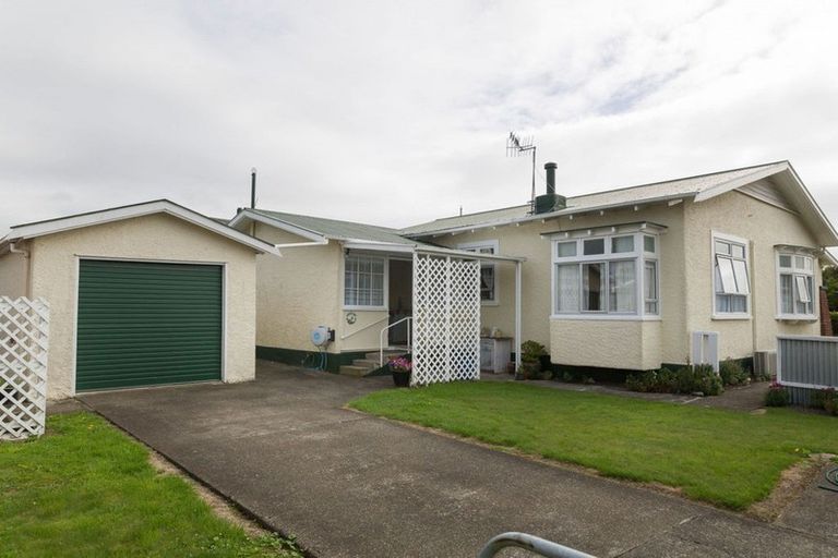 Photo of property in 52 Barraud Street, Dannevirke, 4930