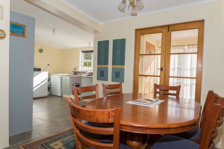 Photo of property in 44 Seaview Road, Herbertville, 4970