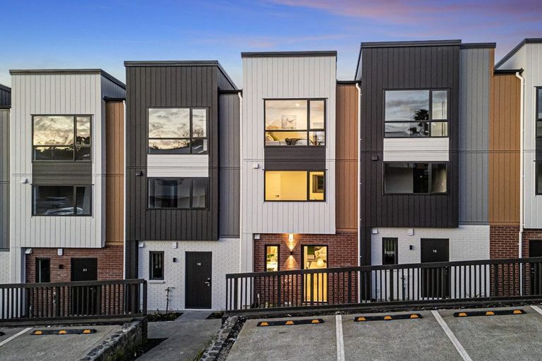 Photo of property in 17 Don Oliver Lane, Glen Eden, 0602