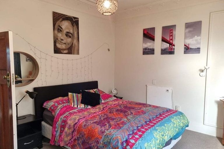 Photo of property in 1 Cossens Street, Balclutha, 9230