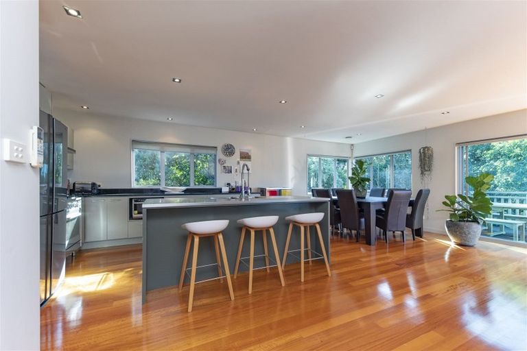 Photo of property in 317a Glenfield Road, Glenfield, Auckland, 0629