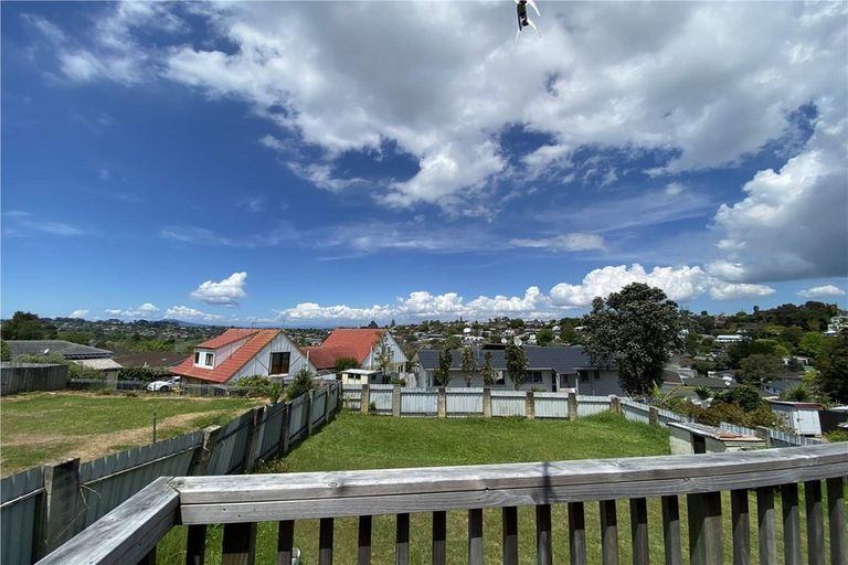 Photo of property in 23 Athena Drive, Totara Vale, Auckland, 0629