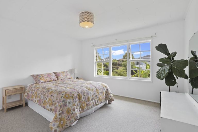 Photo of property in 1/39 Butterworth Drive, Glendene, Auckland, 0602