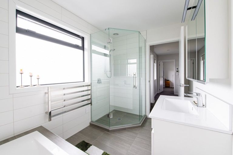 Photo of property in 2/11 Masters Avenue, Hillcrest, Hamilton, 3216