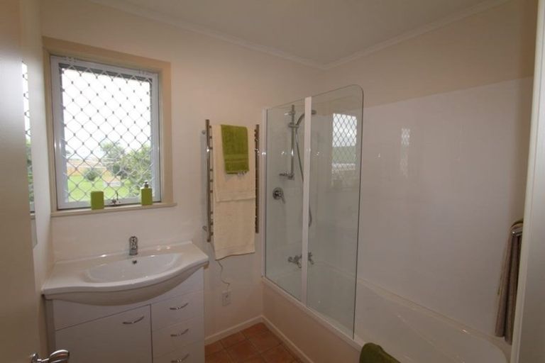 Photo of property in 10 Gloucester Road, Manurewa, Auckland, 2102