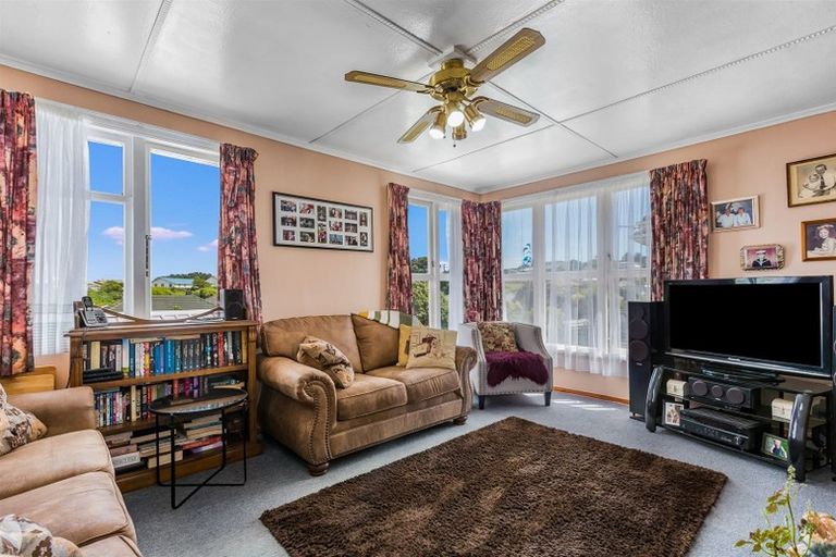 Photo of property in 34 Dimock Street, Titahi Bay, Porirua, 5022