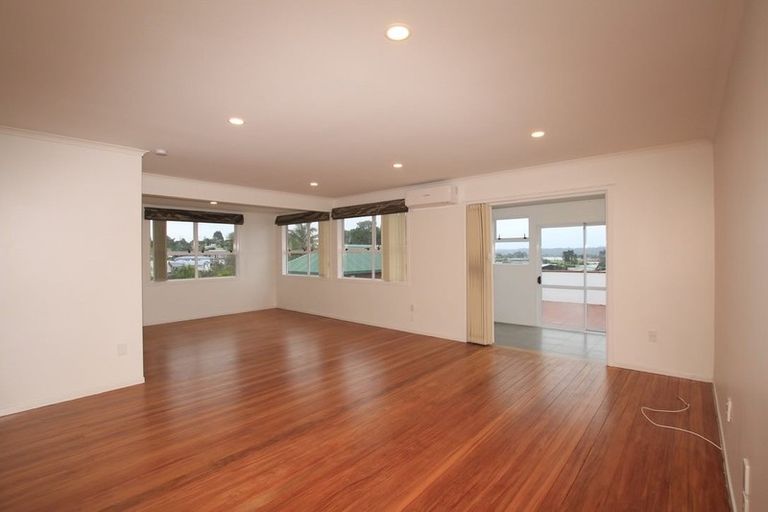 Photo of property in 306 Sunset Road, Windsor Park, Auckland, 0632