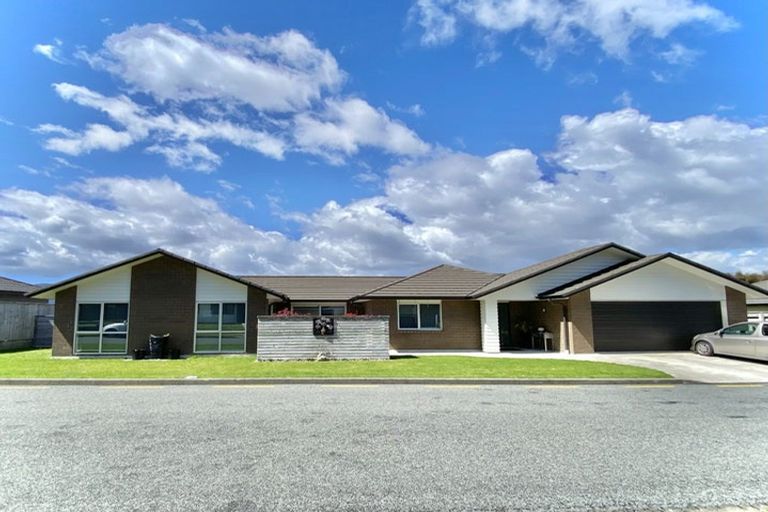 Photo of property in 6 Cory Jane Grove, Riverstone Terraces, Upper Hutt, 5018