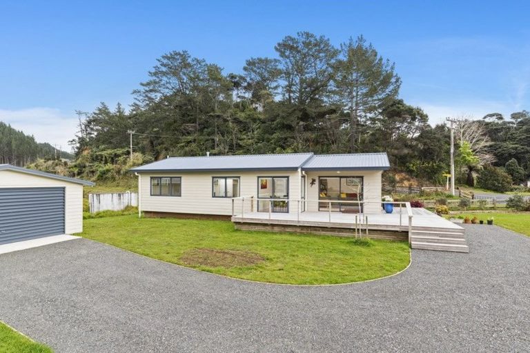 Photo of property in 17 Wattle Bay Road, Manukau Heads, Waiuku, 2684