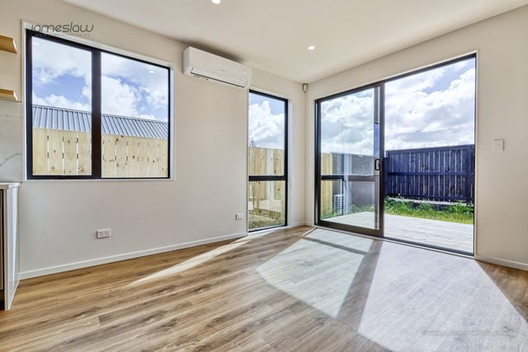 Photo of property in 38 Papai Lane, Massey, Auckland, 0614