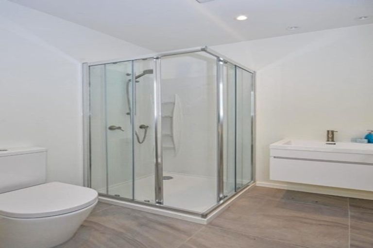 Photo of property in 24 Tapuwae Way, Mangere Bridge, Auckland, 2022