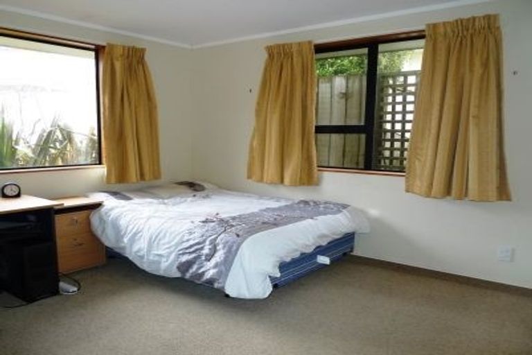 Photo of property in 27 Bathgate Street, Johnsonville, Wellington, 6037