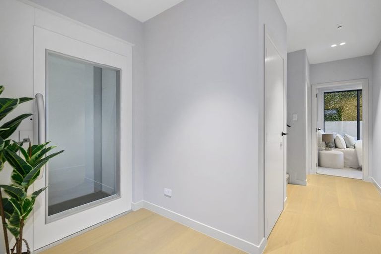 Photo of property in 201d Hurstmere Road, Takapuna, Auckland, 0622