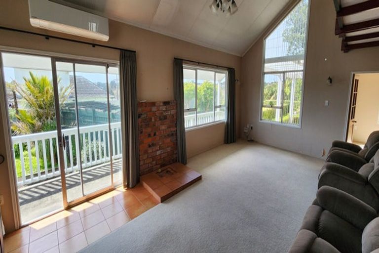 Photo of property in 98 Frankley Road, Frankleigh Park, New Plymouth, 4310