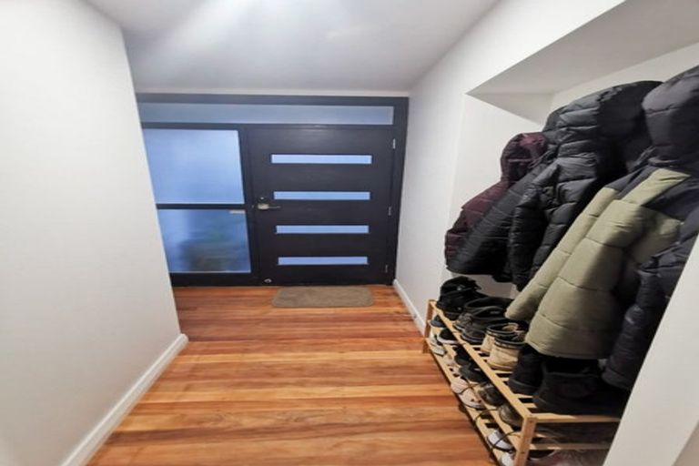 Photo of property in 28 Oak Avenue, Paremata, Porirua, 5024