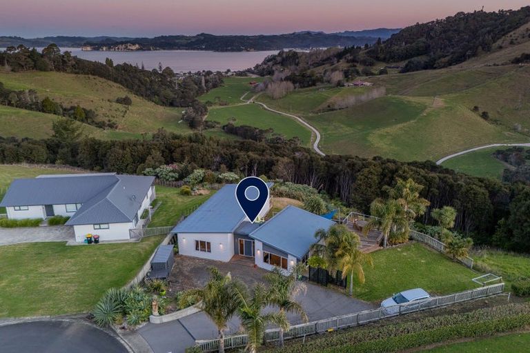 Photo of property in 16 Tironui Place, Whitianga, 3510