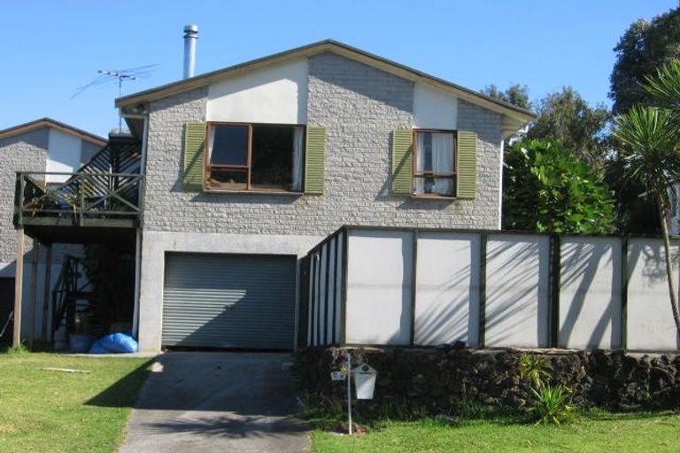 Photo of property in 1/9 Redwing Street, Browns Bay, Auckland, 0630
