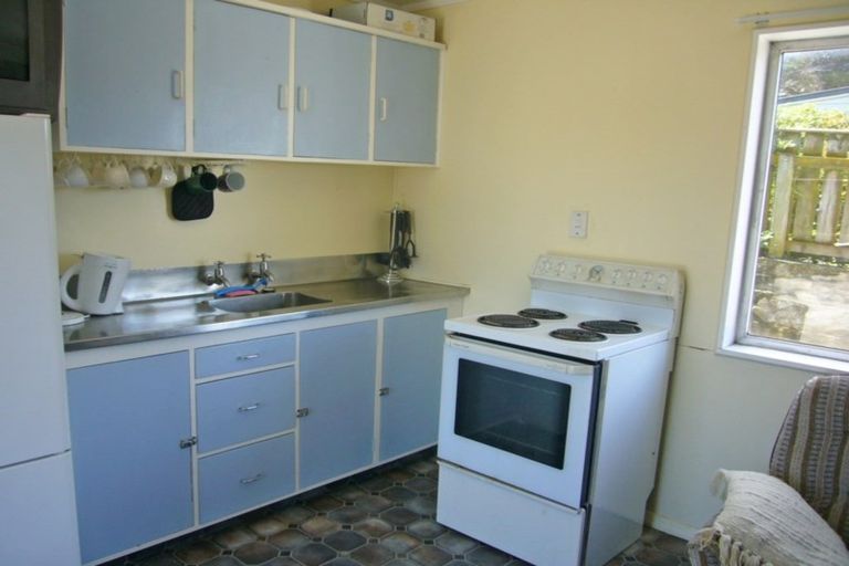 Photo of property in 65 Seaview Road, Cable Bay, 0420