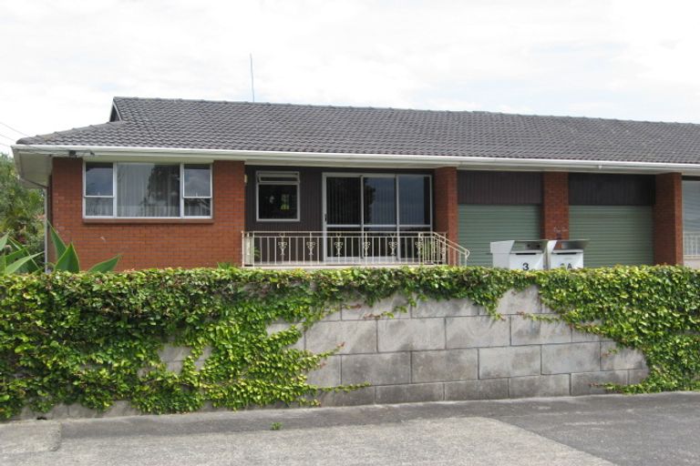 Photo of property in 2/3 Kiwi Esplanade, Mangere Bridge, Auckland, 2022