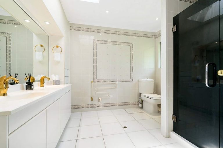 Photo of property in 140 Fisher Parade, Farm Cove, Auckland, 2012