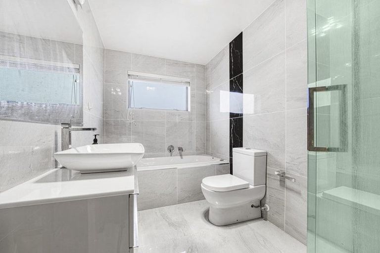 Photo of property in 8 Moville Drive, Flat Bush, Auckland, 2019