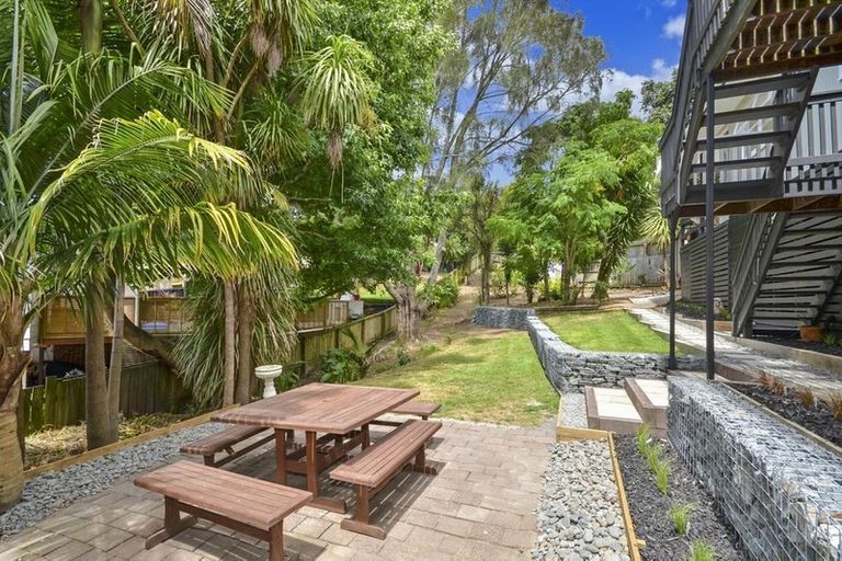 Photo of property in 1/649 Beach Road, Rothesay Bay, Auckland, 0630